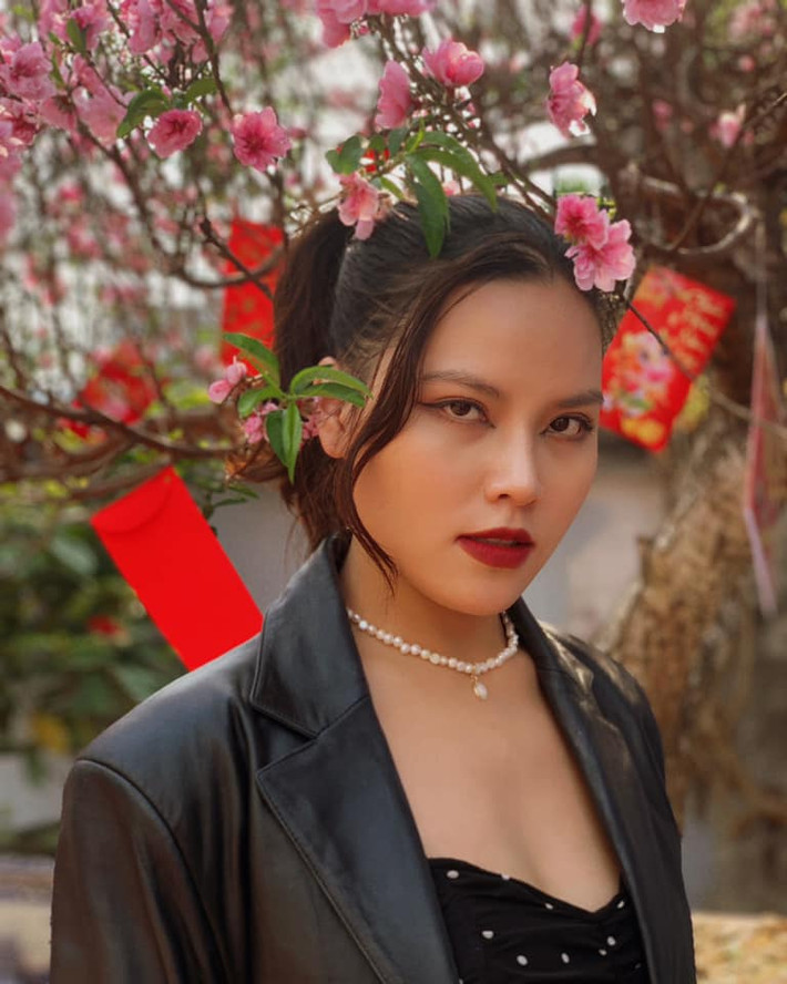 "Trải qua giai đoạn đó, Tuyết một lần nữa hiểu hơn cảm giác của những nạn nhân bị body shaming, họ đã khó khăn như thế nào. Chỉ mong rằng, khi xã hội càng phát triển, con người sẽ càng có cái nhìn thông cảm, yêu thương nhau nhiều hơn. Ngưng Body Shaming!", nữ diễn viên chia sẻ thông điệp.
