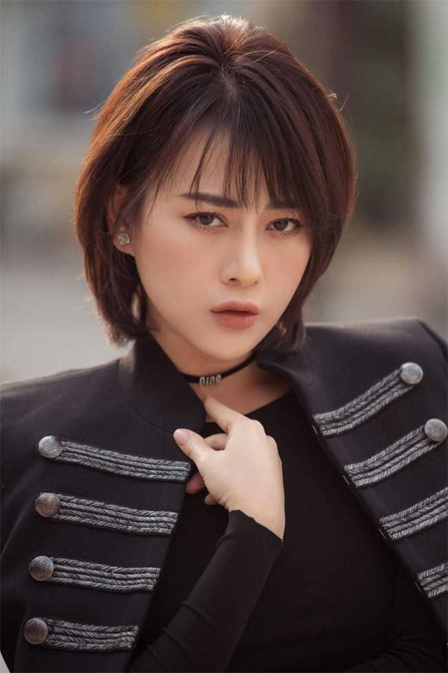 Tạo hình mới của cô nhận được nhiều lời khen ngợi.