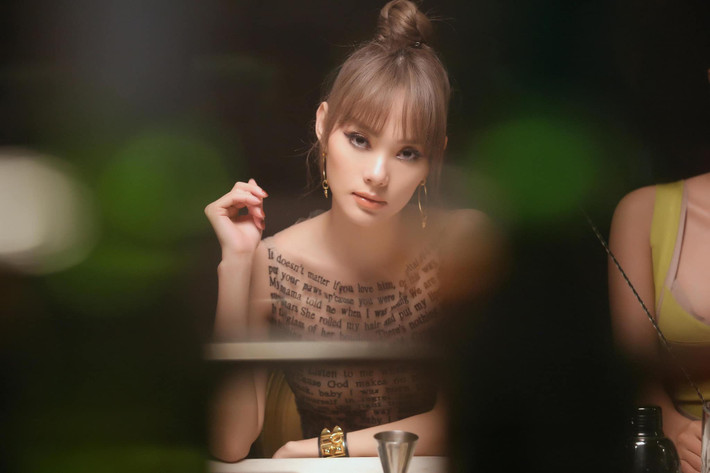 Uống nhiều nước, hạn chế tinh bột, uống nước chanh hàng ngày... là bí quyết làm đẹp mà Minh Hằng từng chia sẻ.