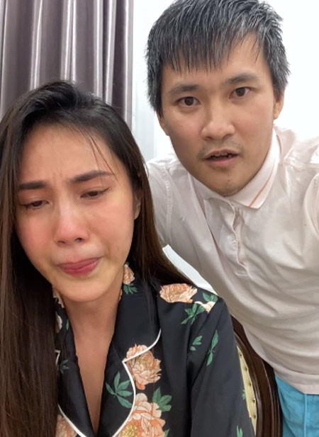 Khi thấy Thủy Tiên khóc trên livestream, Công Vinh liên tục an ủi vợ: "... Có gì phải khóc... anh là người chồng không thể đứng nhìn vợ mình bất lực... Mình cũng muốn lần này lên tiếng, không thể ngồi im để mọi người chà đạp như vậy được nữa. Sắp tới hai vợ chồng sẽ công bố hết tất cả những sao kê ngân hàng và mời những người quan tâm, truyền thông báo chí, luật sư livestream trực tiếp để xem tổng số tiền là bao nhiêu...".