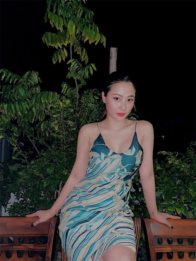 Sau khi tốt nghiệp Cao đẳng Nghệ thuật Hà Nội, Huyền Thạch đã quyết định Nam tiến để tìm cơ hội phát triển sự nghiệp diễn xuất.
