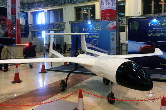Bên cạnh các loại máy bay chiến đấu phản lực, trong cuộc diễn tập Iran đã sử dụng UAV Kaman-12 sản xuất trong nước, để tiến hành trinh sát các mục tiêu trên mặt đất; đồng thời máy bay trinh sát RF-4 của Không quân Iran cũng sử dụng camera trinh sát do Iran tự phát triển, giúp tiêu diệt chính xác các mục tiêu mặt đất. Ảnh: UAV Kaman-12. Nguồn: IRNA