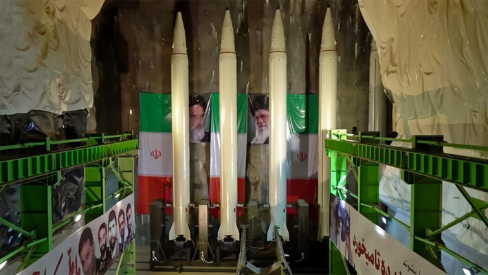 Khi di chuyển đến địa điểm chỉ định, số tên lửa Iran này có thể được phóng liên tục từ các boongke dưới lòng đất; tuy không nêu rõ vị trí cụ thể của những tên lửa này, nhưng hình ảnh cho thấy, khả năng Iran đã xây dựng một số lượng lớn các căn cứ tên lửa ngầm như vậy.