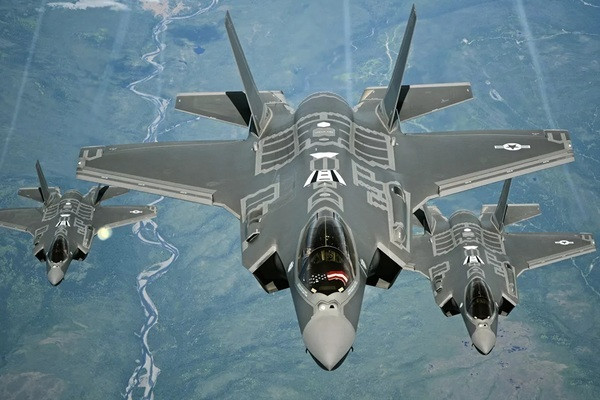 Mỹ là quốc gia bán máy bay chiến đấu chính cho Đài Loan, vừa qua Đài Loan đã mua 66 chiếc F-16 mới từ Mỹ. Không dừng lại ở đó, dự kiến Đài Loan sẽ tiếp tục tìm cách mua phiên bản F-35A và F-35B với khả năng cất và hạ cánh thẳng đứng, đặc biệt có giá trị đối với quân đội Đài Loan.
