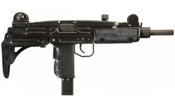 Uzi cũng là mẫu tiểu liên phổ biến, được thiết kế bởi Uziel Gal, một trung úy quân đội Israel vào năm 1949, chính thức được sử dụng vào năm 1951 và lần đầu tiên được giới thiệu cho các lực lượng đặc biệt của quân đội Israel vào năm 1954. Hai năm sau đó, nó trở thành súng tiểu liên tiêu chuẩn của Quân đội Israel.