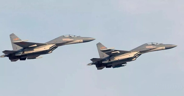Chiến đấu cơ J-16 ra mắt vào năm 2013, xuất hiện công khai lần đầu trong cuộc duyệt binh kỷ niệm 90 năm thành lập Quân đội Trung Quốc hồi giữa năm 2017. J-16 được cho là "bản sao" của phiên bản Su-30MK2 mà Trung Quốc nhập của Nga, và được coi là Su-35 của Trung Quốc.