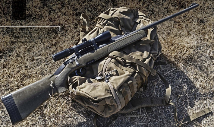 SSG 69 sử dụng hộp tiếp đạn đạn khác thường, phải bóp lẫy cả hai bên mới có thể tháo rời, sức chứa 5 viên. Băng đạn trong suốt nên có thể dễ dàng nhìn thấy số lượng đạn được nạp vào. Súng sử dụng kính ngắm Kahles ZF84, có độ phóng đại 10x, tầm bắn hiệu quả của súng 800 mét.
