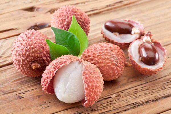 Tương tự, những người có bệnh tích đờm trong cổ họng, đang bị bệnh thủy đậu, rôm sảy, lẹo mắt cũng nên hạn chế ăn vải.