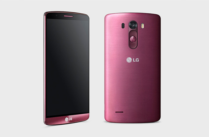 LG G3: Tuy LG gọi màu của mẫu G3 này là màu đỏ rượu Burgundy, nhưng nó vẫn trông có sắc hồng hơn. Nếu chấp nhận điều đó, bạn có thể thử nghía qua phiên bản màu tím của LG G3 cũng hấp dẫn không kém.