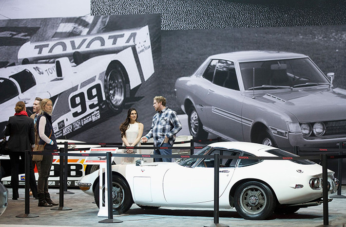 Một chiếc Toyota 2000GT 1967 cổ và hiếm đắt gấp 3 lần Roll-Royce xuất hiện tại triển lãm.