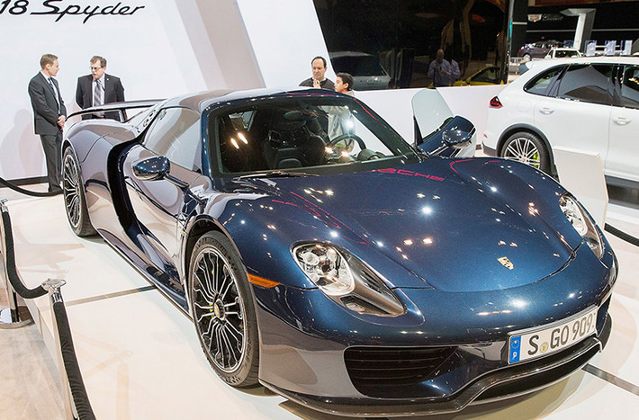"Quái thú" Porsche 918 Spyder lại xuất hiện trên "sân khấu" Chicago với dáng vẻ lạnh lùng vốn có.