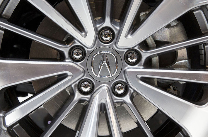 La-zăng của Acura RDX 2016 nổi bần bật trong cái nhìn cận cảnh.