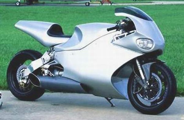 3. MTT Turbine Superbike Y2K - 365 km / h: Chiếc xe sử dụng động cơ Roll Royce 250-C20 với công suất tối đa lên tới 320 mã lực kèm hộp số tự động 2 cấp.