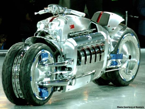 1. Dodge Tomahawk (560 km/h): Đây chính là chiếc xe máy nhanh nhất thế giới với động cơ 10 xi lanh và công suất cực đại lên tới 500 mã lực.