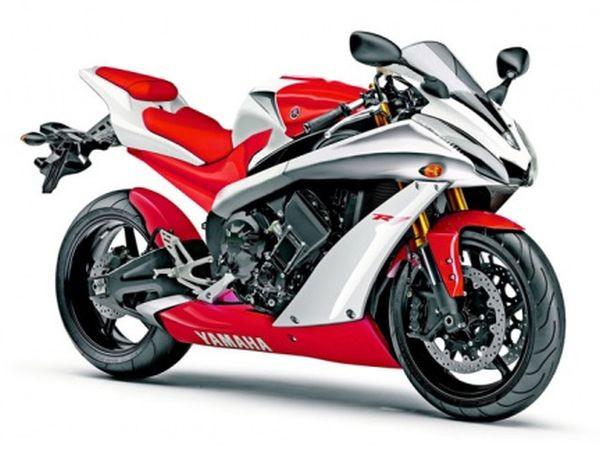 5. Yamaha YZF R1 - 297 km/h: Sản phẩm của Yamaha được trang bị động cơ DOHC 4 xi lanh 20 van với công suất tối đa 128,2 mã lực cùng một hộp số 6 cấp.