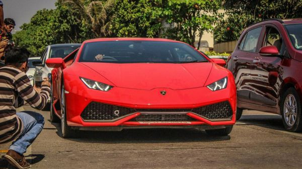 Lamborghini Huracan Lp 610-4, chiếc siêu xe với công suất 602 mã lực vừa về Việt Nam cuối tháng trước cũng xuất hiện tại đây.