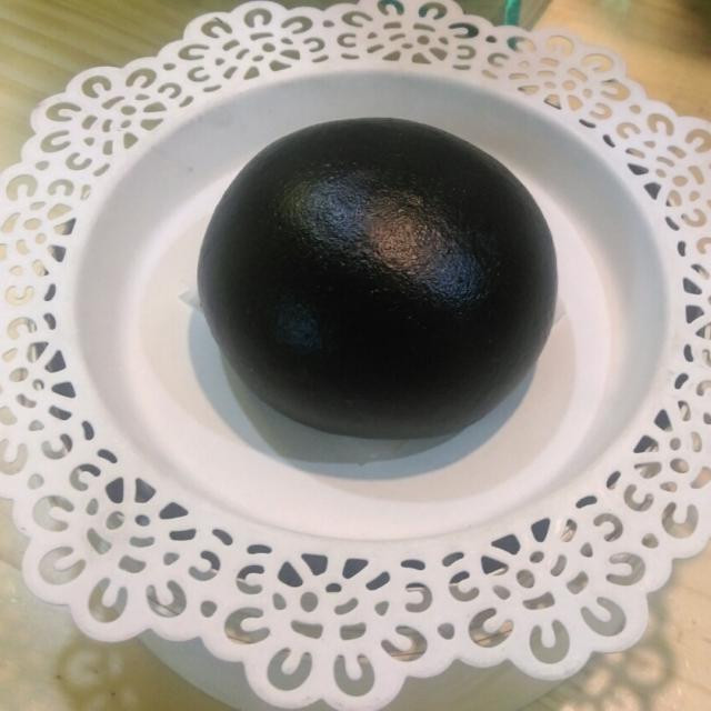 Món bánh bao tinh than tre. Bánh bao tinh than cũng là một trong những “phát minh” từ than tre. Bánh được làm từ bột than tre nên mềm và xốp. Loại bánh này hiện cũng xuất hiện nhiều tại các nhà hàng ở Việt Nam.