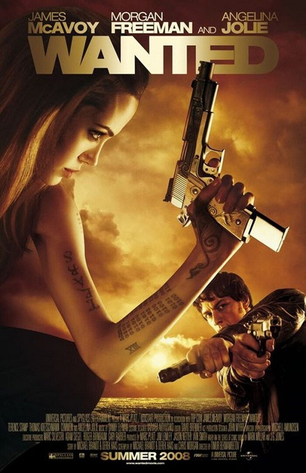 Wanter: Hình ảnh của Angelina Jolie trong poster phim Wanted cũng cho thấy nhiều điểm kì lạ ở vị trí cánh tay và cả độ dài của ngón tay trỏ.