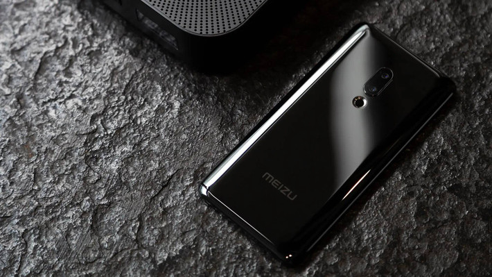 Meizu Zero ra mắt đầu năm 2019 sử dụng thân gốm unibody 3D, đường nét của toàn bộ máy sẽ vuông hơn, với màn hình OLED cong tiêu chuẩn. Do đó, hãng muốn sử dụng cái tên Zero để nói lên nhiều thứ mà chiếc điện thoại này sở hữu.