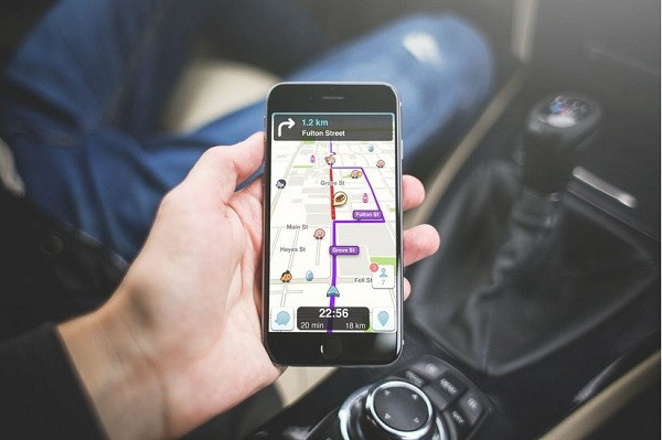 Waze là ứng dụng trên smartphone của Google được nhiều người tin dùng với chức năng dẫn đường hỗ trợ người dùng tránh các điểm ùn tắc giao thông. Ngoài ra, Waze còn được trang bị tính năng cảnh báo người dùng về việc trẻ em vẫn còn ngồi ở ghế sau xe.