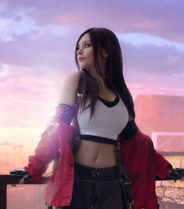 Bộ ảnh cosplay Tifa của nữ coser nhanh chóng nhận được hàng chục lượt thả tim và bình luận chỉ sau thời gian ngắn đăng tải. Ngắm nhìn nữ thần ngay trước mắt thế này, chắc hẳn không ít anh em game thủ tình nguyện "mất máu".