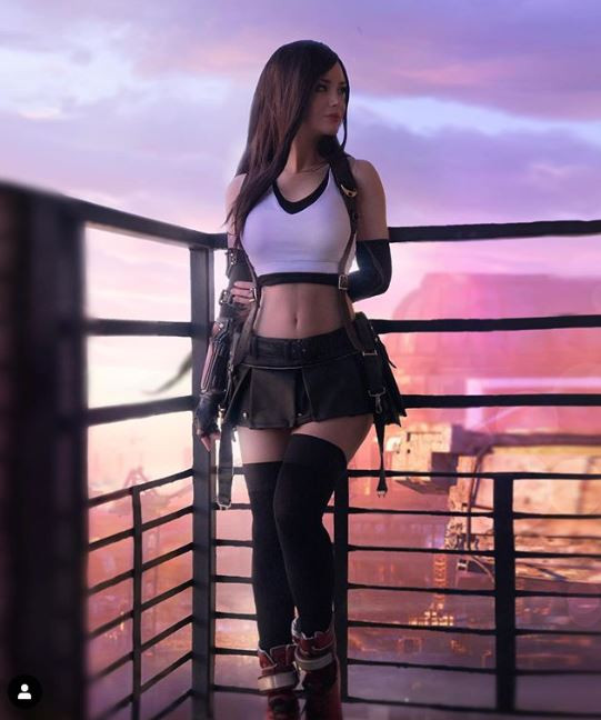 Bộ ảnh hóa thân thành Tifa Lockhart được nữ coser nổi tiếng tung lên trang cá nhân mới đây khiến dân tình không khỏi náo loạn. Trang phục, kiểu tóc và phần make-up của Enzh được thực hiện quá hoàn hảo, giống đến 90% bản gốc.