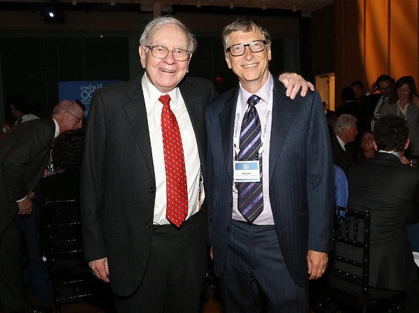 Bill Gates và Warren Buffett: Đôi bạn thân tỷ phú công nghệ này đã gặp nhau vào năm 1991 nhưng ban đầu không hề "ưa nhau". Sau đó, họ trở nên thân thiết, cùng nhau làm nhiều thứ tuy nhiên để giữ tình bạn này thì Warren khẳng định không đầu tư cho công ty Microsoft.