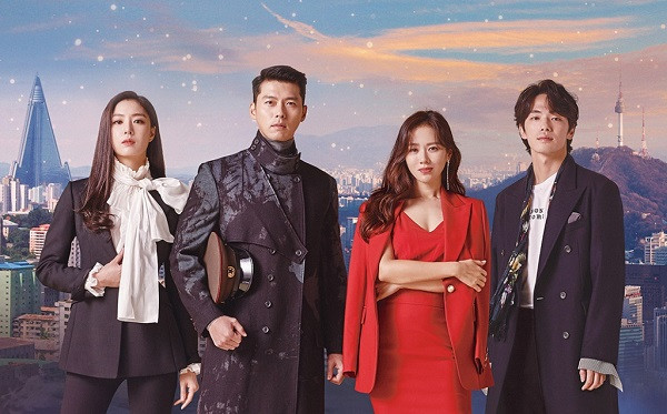 Bắt đầu phát sóng vào ngày 14/12/2019 trên đài TvN, Hạ cánh nơi anh (Crash Landing on You) đã sớm gây sốt trên màn ảnh nhỏ châu Á. Ngoài thu hút bởi nội dung khác lạ, những tình tiết lôi cuốn, bộ phim còn khiến các fan phát cuồng bởi nhan sắc và đặc biệt là phần phục trang sang chảnh và đắt đỏ được đầu tư cho các diễn viên trong phim. Ảnh: Zing.vn