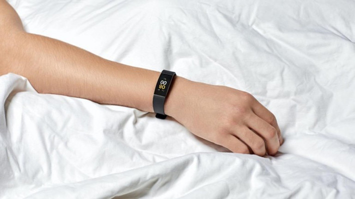 Realme band nổi bật từ việc nó được tích hợp cảm biến theo dõi nhịp tim, hỗ trợ kháng nước, chống bụi đạt tiêu chuẩn IP68 và giá bán khá phải chăng.