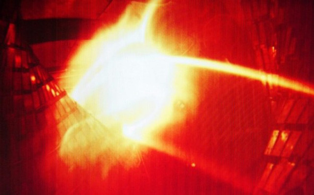 Các thành phần của Tokamak cũng phải đáp ứng các thông số kỹ thuật rất nghiêm ngặt, vừa phải đảm bảo tuân theo thời gian biểu phức tạp để đến Pháp đúng thời điểm. Tiến sĩ Bernard Bigot mô tả việc lắp ráp một bộ phận của cỗ máy này giống như "giải một câu đố ba chiều trên dòng thời gian phức tạp".