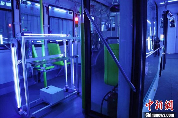 Các phòng khử trùng hoàn toàn được đóng kín và được nhân viên đứng bên ngoài vận hành, tuyệt đối an toàn.