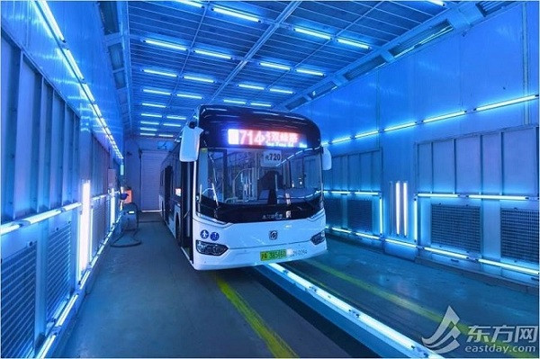 Nhiều công ty tại Trung Quốc đang nỗ lực tìm kiếm các biện pháp phòng ngừa lây lan dịch bệnh Covid-19. Trong đó, một số công ty đang chuyển sang công nghệ mới: dùng đèn cực tím để tiêu diệt virus corona một cách nhanh chóng.