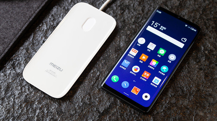 Meizu Zero hiện được trang bị chip xử lý di động Qualcomm Snapdragon 845 và bộ nhớ LPDDR 4x. Điện thoại này đi kèm với màn hình OLED linh hoạt kích thước 5.99 inch, với cảm biến vân tay được tích hợp bên dưới và được phủ một lớp kính cong 2.5D bên trên.