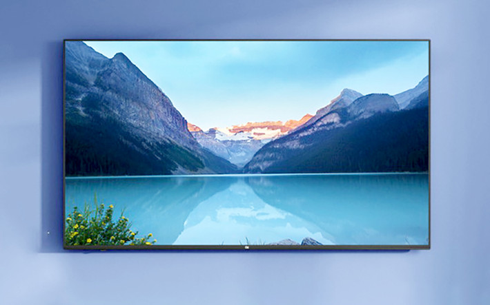Mi TV 4A 60 inch được tích hợp trợ lý giọng nói XiaoAI với giao diện PatchWall, có thể xem các nội dung trực tuyến thông qua kết nối mạng internet. TV có bộ vi xử lý Amlogic 64 bit, 2GB RAM và 16GB bộ nhớ. TV vẫn có các cổng cơ bản như HDMI, cổng USB, AV-input, hỗ trợ công nghệ Dolby Audio và DTS-HD. Giá 6.7 triệu đồng