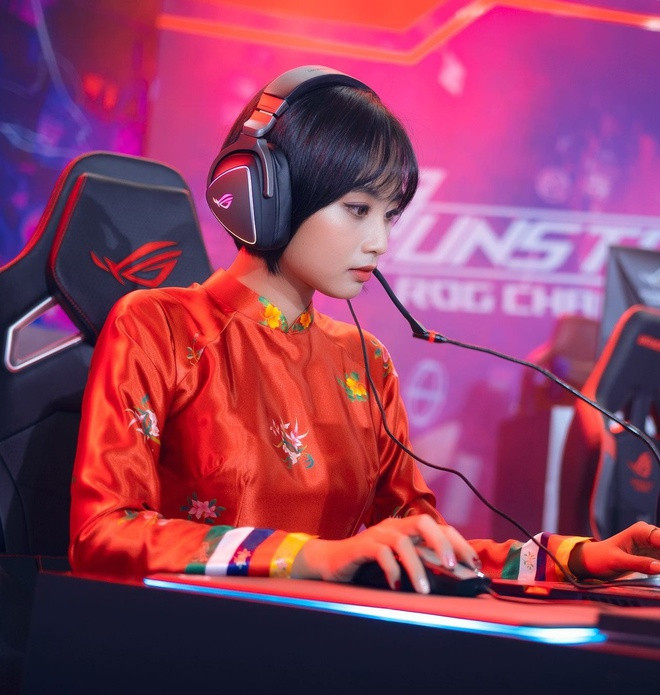 Thông tin này đang khiến cộng đồng fan, game thủ đặc biệt với những người anh em trong cộng đồng hết sức phấn khởi, ủng hộ khi anh chàng sinh năm 1991 Bomman đã cô đơn trong thời gian quá dài.