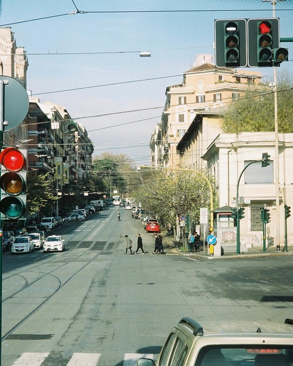 Analog Film: Là một cái tên quá quen thuộc với các tín đồ sống ảo, tuy ra đời muộn hơn các đối thủ khác nhưng chất lượng ảnh mà app chỉnh màu ảnh film có trả phí này mang lại thì quả là "đáng gờm".