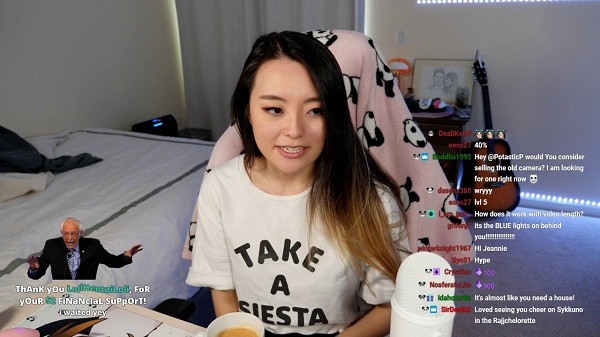Trong một video với bạn trai Liang, cô nói rằng mình sẽ bắt đầu làm công việc streamer toàn thời gian thay vì dành 8 năm tiếp theo của cuộc đời để trở thành bác sĩ. Nằm ngoài mong đợi, hầu hết khán giả ủng hộ quyết định này của cô.
