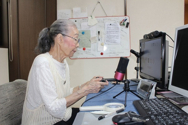 "Trông các tựa game rất vui, và tôi nghĩ thật không công bằng nếu chỉ có trẻ em được chơi game. Và tôi bắt đầu với game từ đó, lúc ấy chẳng có khán giả nào xem", Hamako nói.
