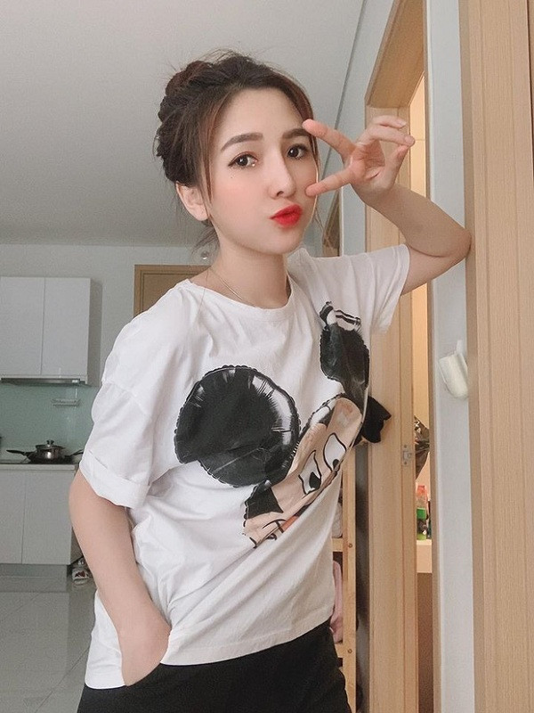 Một trong những gương mặt quen thuộc của cộng đồng eSports nói chung cũng như LMHT nói riêng không thể thiếu Chuuti Mun. Hiện cô nàng đang là một streamer và thi đấu cho The Queen Team.