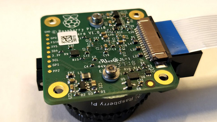 Ngoài ra, Raspberry Pi có cung cấp những tùy chọn ống kính cơ bản nhất. Bao gồm ống kính 6mm ngàm CS giá 25 USD, và ống kính 16mm ngàm C giá 50 USD.