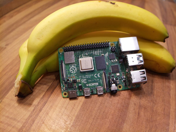 Raspberry Pi High Quality Camera có thể kết nối với những chiếc máy tính Raspberry Pi bằng một sợi cáp kết nối.