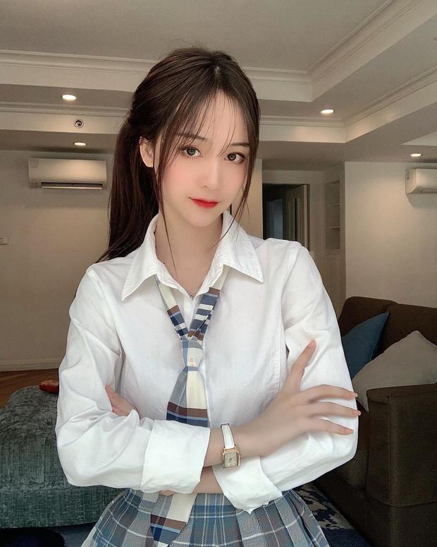 Cô nàng ngoài gây ấn tượng với gương mặt thanh tú còn xuất hiện với cương vị là đại diện nhiều nhãn hàng nổi tiếng.