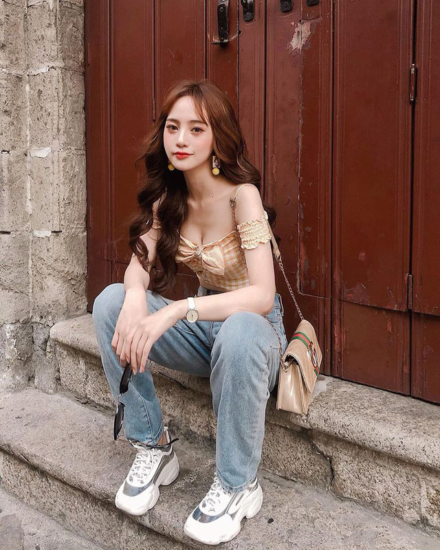 Hot girl 9x hiện đang sống tại Philippines với công việc chính là người mẫu ảnh, streamer sở hữu lượng fan đông đảo.