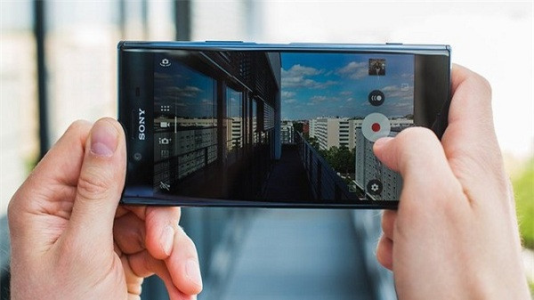 Không nên lạm dụng zoom kỹ thuật số: Smartphone không có ống kính di động như máy ảnh, vì thế thu phóng màn hình sẽ chỉ phóng to các pixel nhưng làm giảm chất lượng ảnh, video.