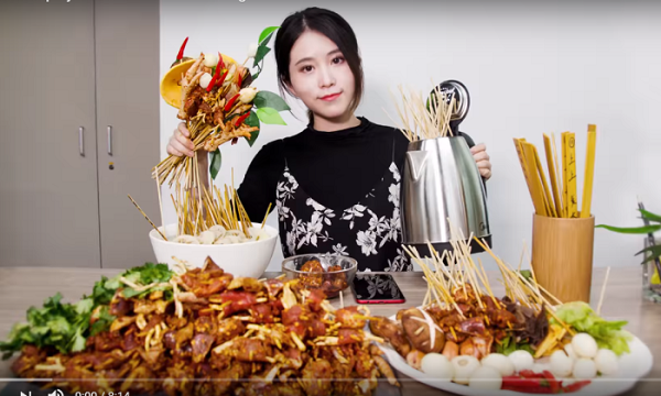 Những món ăn cô tạo ra không chỉ sáng tạo, công phu mà còn trông rất đẹp mắt, ngon miệng. Điều đáng phục là những clip này của Tiểu Dã không phải ai cũng bắt chước được dù làm cách tương tự.
