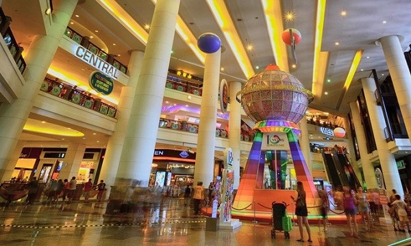Khu phức hợp mua sắm khổng lồ Berjaya Times Square ở Kuala Lumpur, Malaysia sở hữu chiếc máy bán hàng tự động lớn nhất mọi thời đại. Cỗ máy có chiều cao lên đến 9 mét và bán kính là 4,6 mét, được tạo ra để kỷ niệm 10 năm khánh thành khu mua sắm này và đến nay vẫn làm tốt nhiệm vụ của mình.