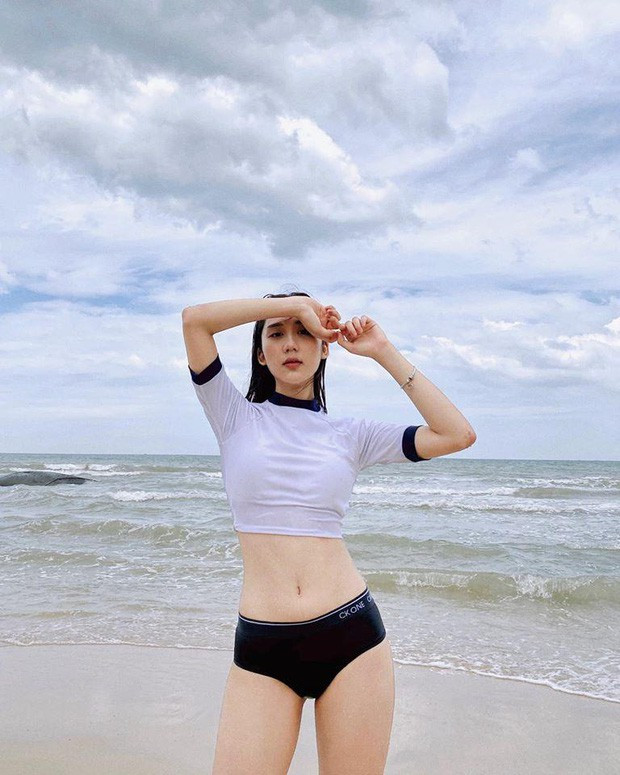 Thân hình, thần thái của Mina Young đã khiến các fanboy "đứng ngồi không yên".