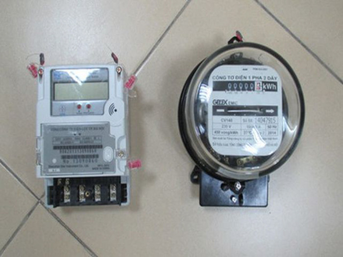Người dùng không nên chỉ dùng cảm quan để phán đoán đồng hồ điện chạy sai hay gian lận. Sau đây là hướng dẫn cách xem công tơ điện giúp bạn có thể đánh giá chính xác xem đồng hồ điện của nhà mình có hoạt động chính xác hay không: