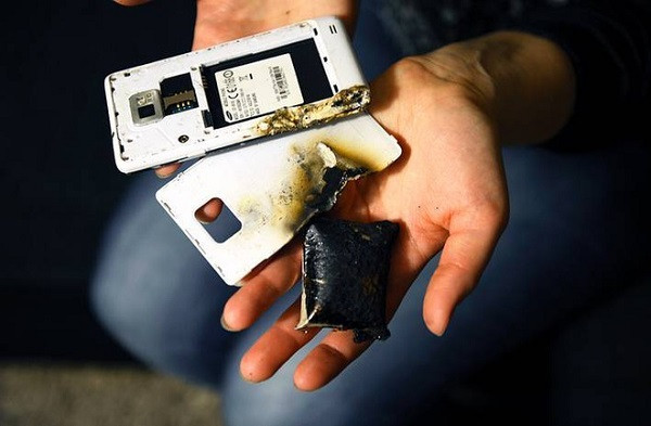 Nhiệt độ cũng làm ảnh hưởng đến pin điện thoại: CEO Isidor Buchmann thuộc công ty công nghệ pin Cadex Electronics cho biết, tiếp xúc liên tục với nhiệt độ từ 30 độ C trở lên hay ánh mặt trời trực tiếp có thể khiến pin trên smartphone nhanh hỏng.