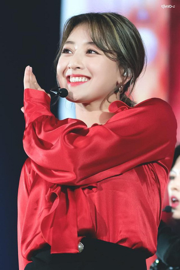 Nữ idol Hàn Quốc mê LMHT chia sẻ với phóng viên: "Khi chơi game, tôi luôn được sống thật với trái tim mình. Chẳng ai có thể đánh giá tôi qua màn hình vi tính cả, vậy nên điều đó khiến tôi thật thoải mái''.